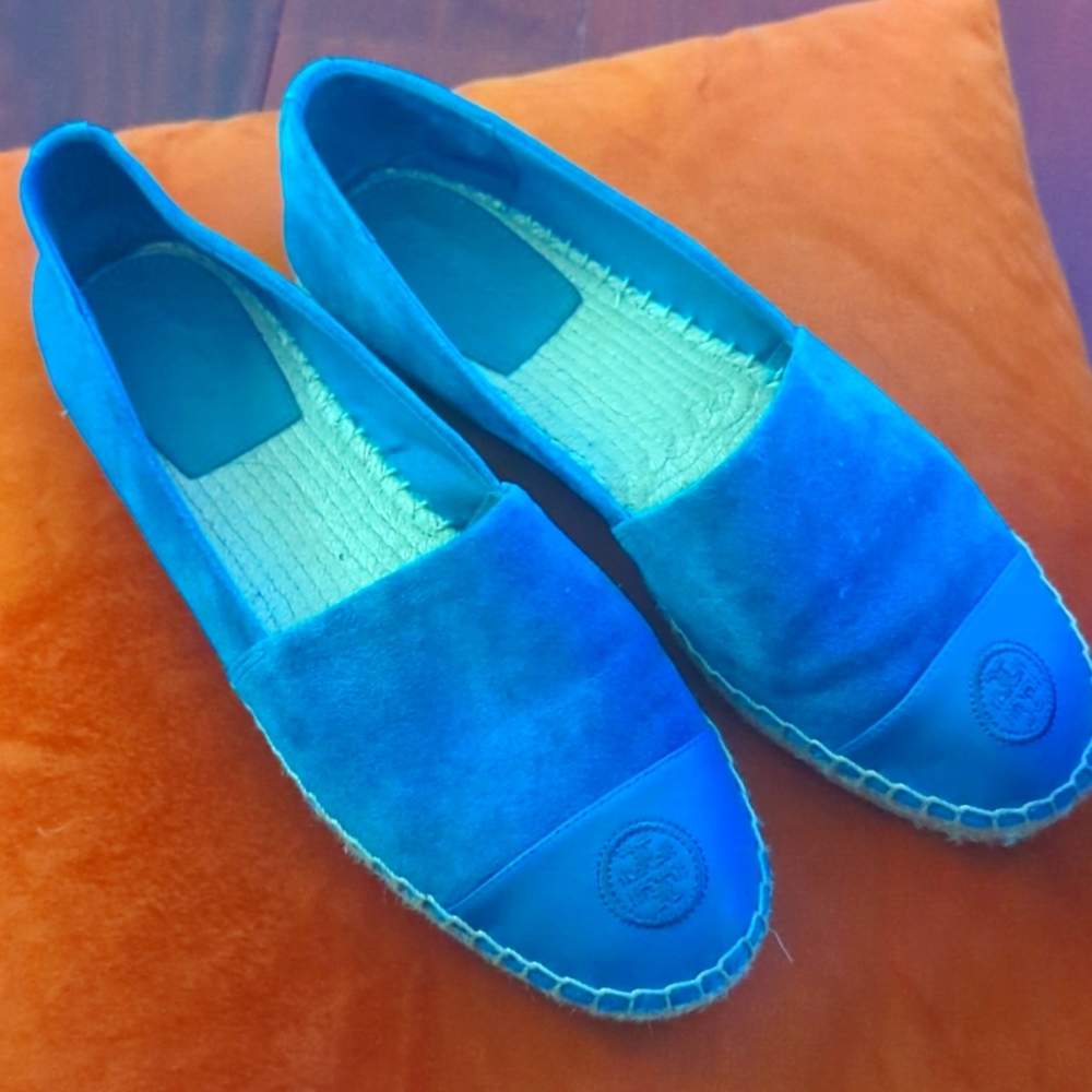 Woman shoes lightly worn.